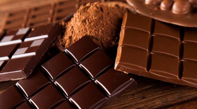 Không nên cho trẻ ăn socola vì dễ bị táo bón